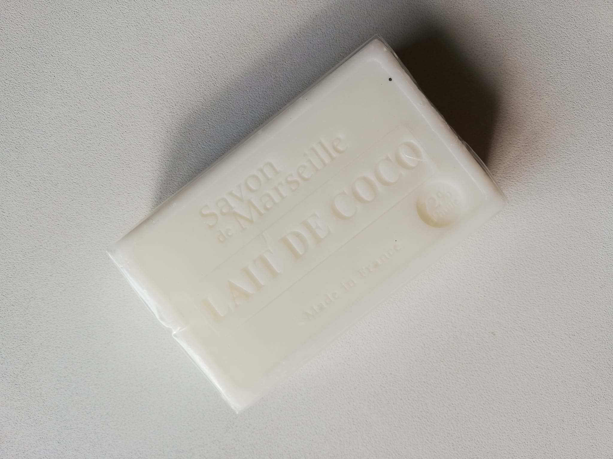 Jabón natural de Marsella con leche de coco 100G Le Chatelard - Imagen 2